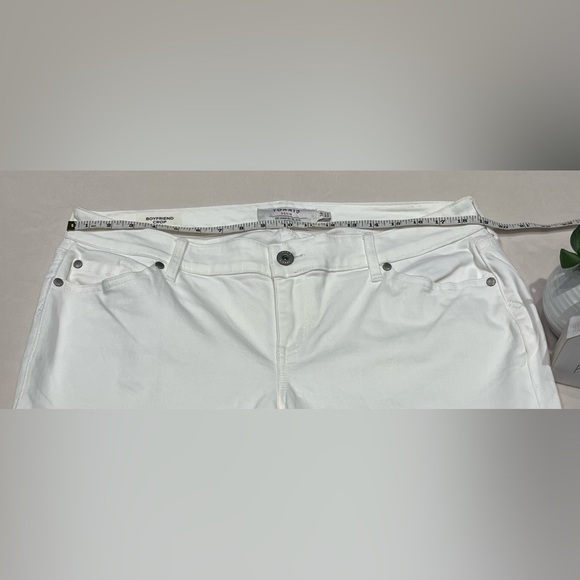 Woman’s Torrid Cropped Boyfriend Jeans Size 14 - Picture 6 of 6